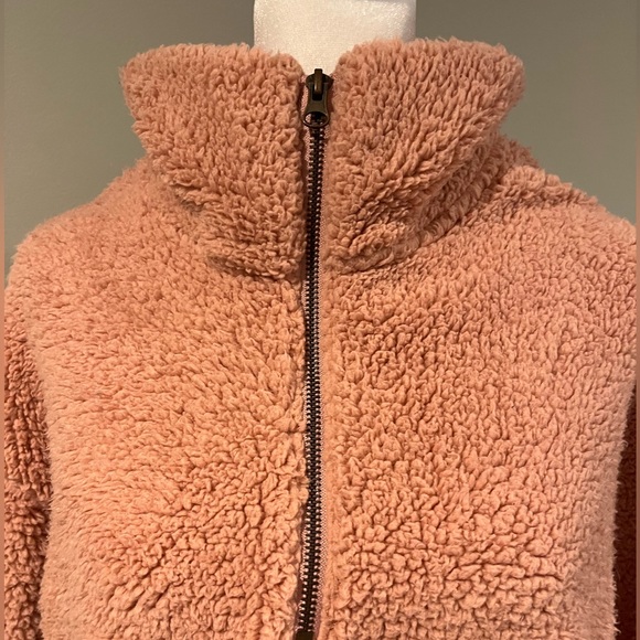 Old Navy Women's Sherpa - Size Small EXCELLENT condition No tag but neve… - Picture 4 of 8